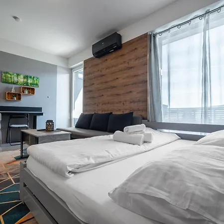 Hexagon A02 Apartment Loucna pod Klinovcem